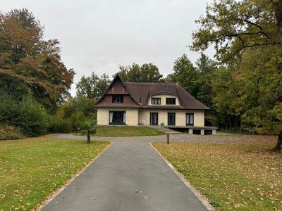 Maison - 265 m² - 7 pièces