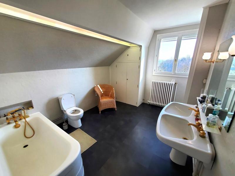 Maison - 285 m² - 8 pièces