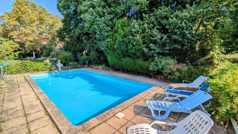 Propriété - 700 m² - 22 pièces