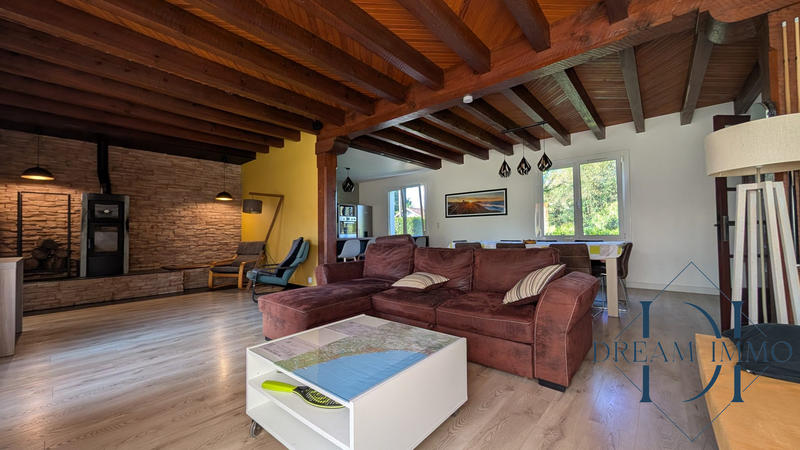 Maison - 235 m² - 7 pièces