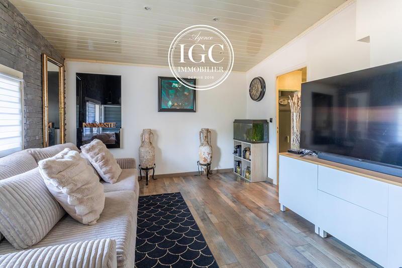 Maison - 230 m² - 6 pièces