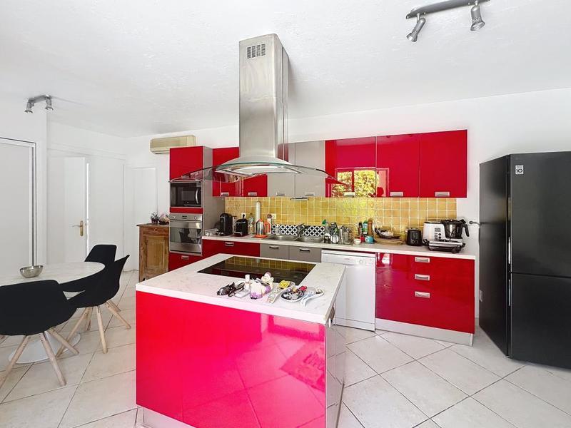 Maison - 245 m² - 6 pièces