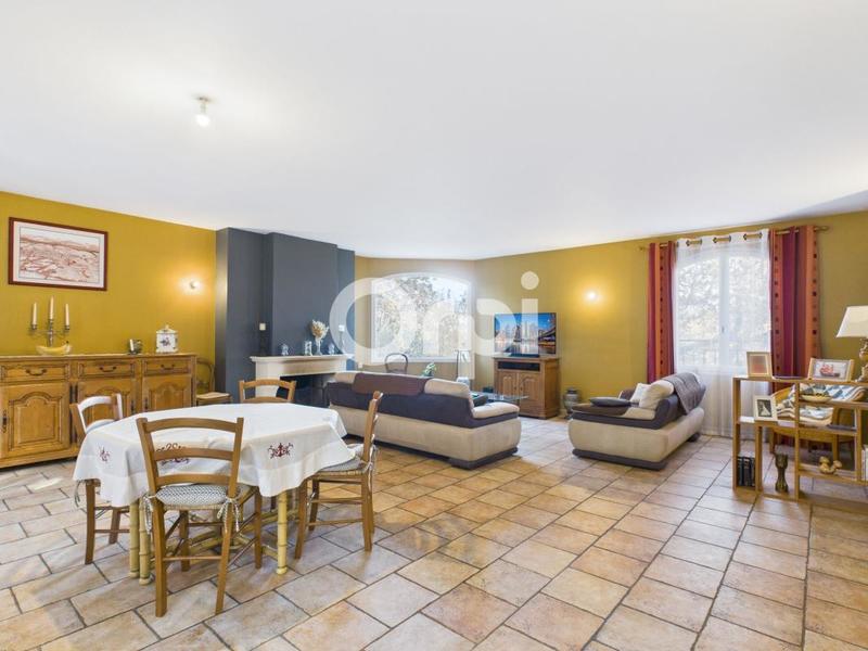 Maison - 220 m² - 7 pièces