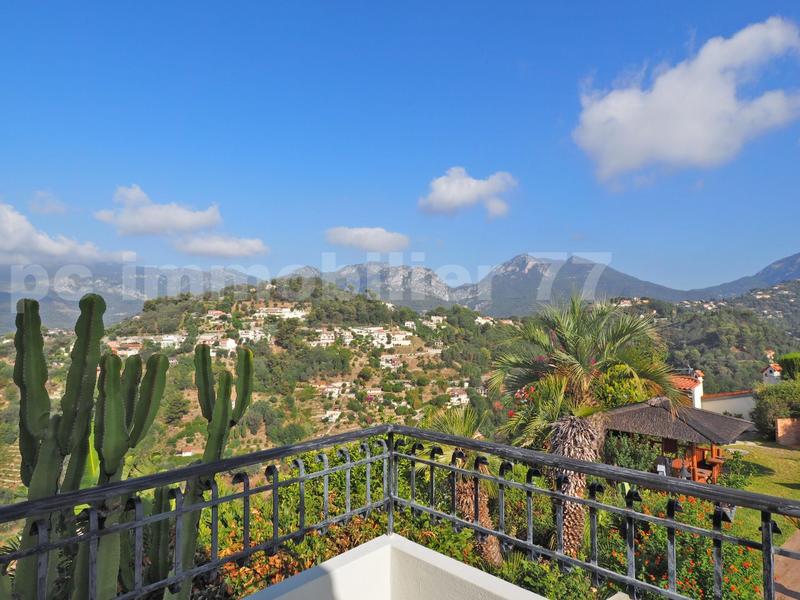 Villa - 200 m² - 6 pièces