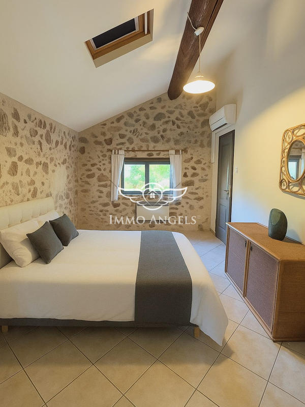 Maison - 255 m² - 10 pièces