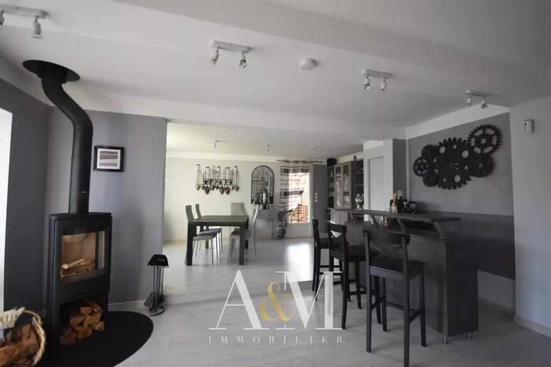 Maison - 220 m² - 7 pièces