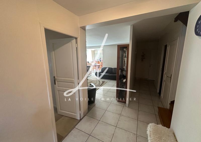 Maison contemporaine - 206 m² - 8 pièces