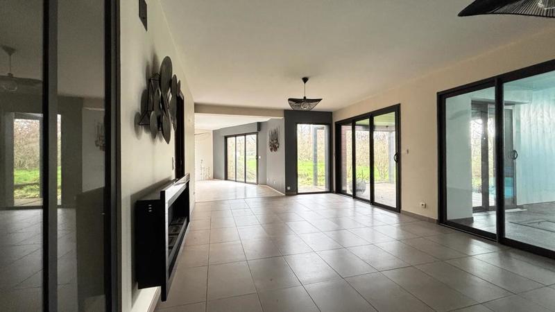 Maison - 230 m² - 6 pièces