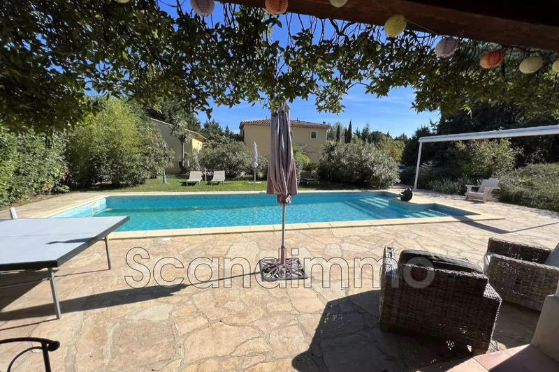 Villa - 213 m² - 6 pièces