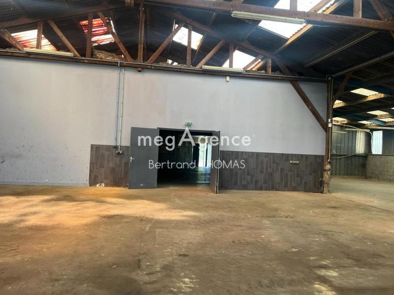 Local commercial - 3 252 m² - 6 pièces