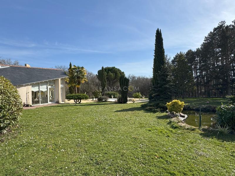 Maison - 300 m² - 8 pièces