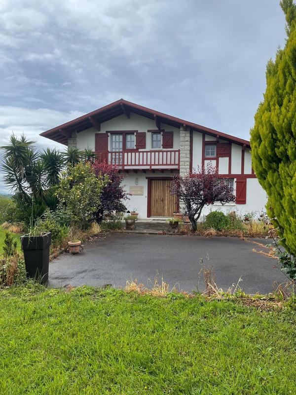 Maison - 250 m² - 7 pièces