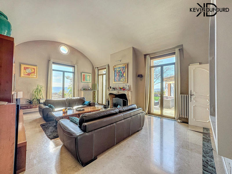 Propriété - 400 m² - 14 pièces