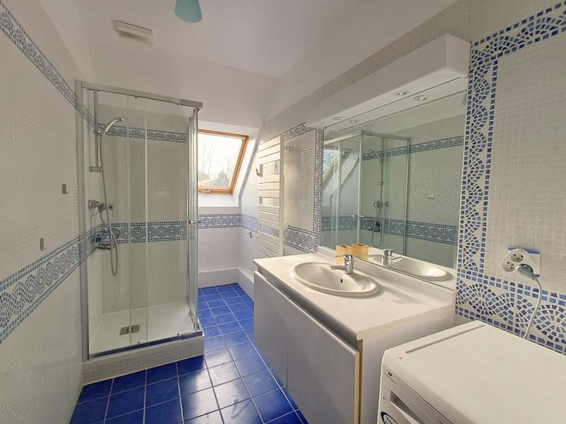 Maison - 273 m² - 9 pièces