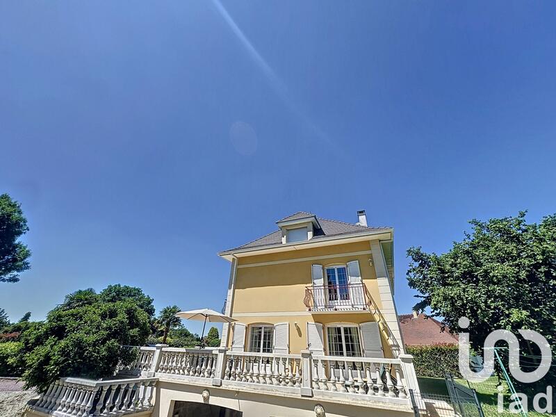 Maison - 281 m² - 10 pièces