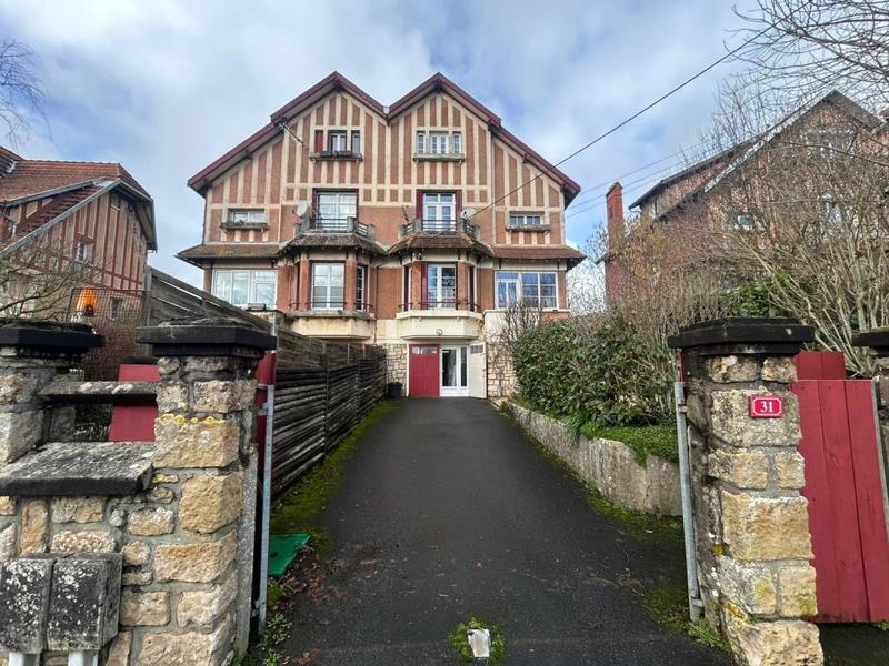 Maison - 137 m² - 8 pièces