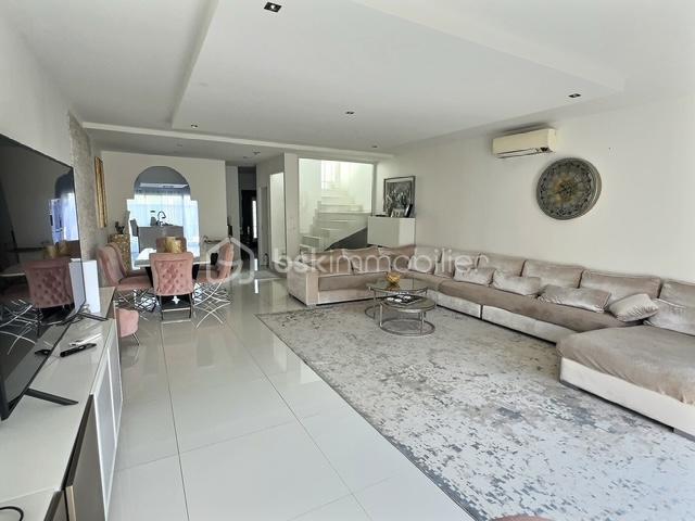 Demeure - 147 m² - 5 pièces