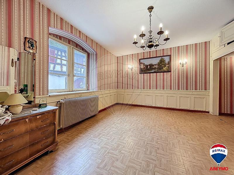 Maison - 250 m² - 8 pièces