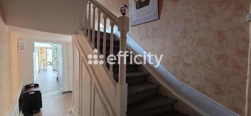 Maison - 212 m² - 9 pièces