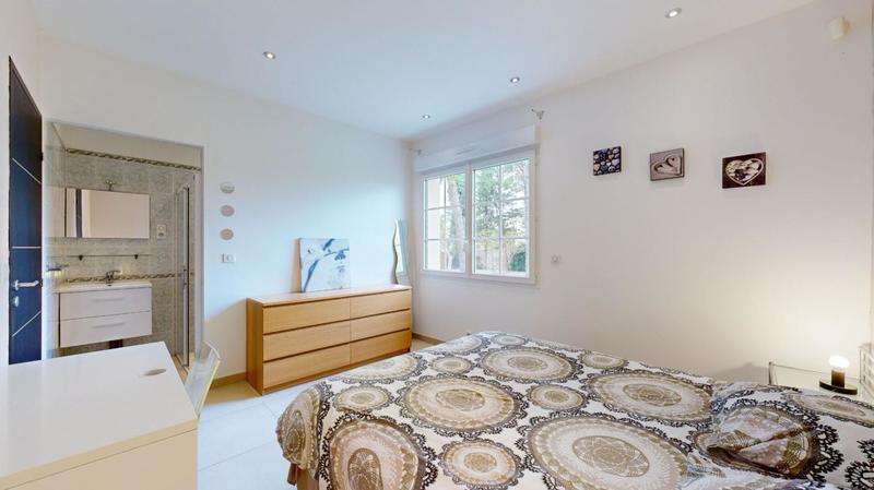 Villa - 311 m² - 12 pièces