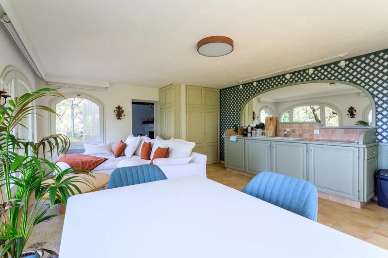 Villa - 235 m² - 9 pièces