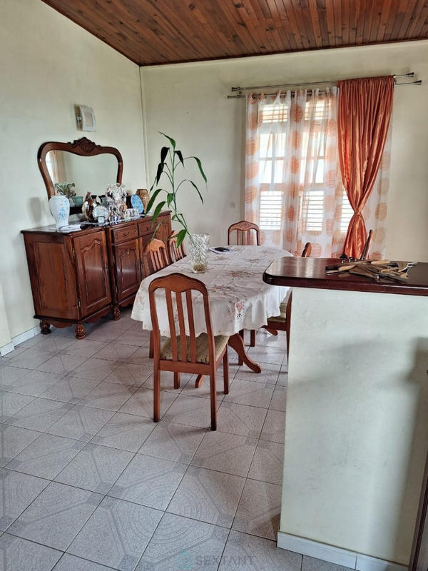 Maison - 216 m² - 6 pièces