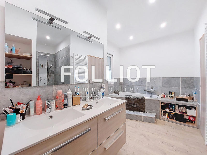 Maison - 201 m² - 7 pièces