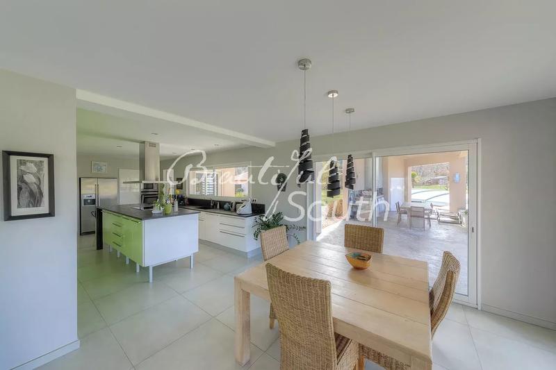 Maison - 279 m² - 6 pièces