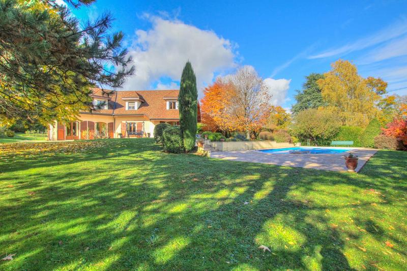 Maison - 295 m² - 8 pièces