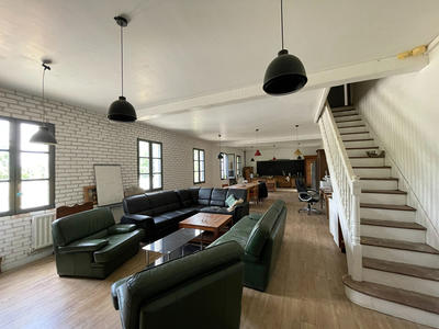 Demeure - 1 187 m² - 10 pièces