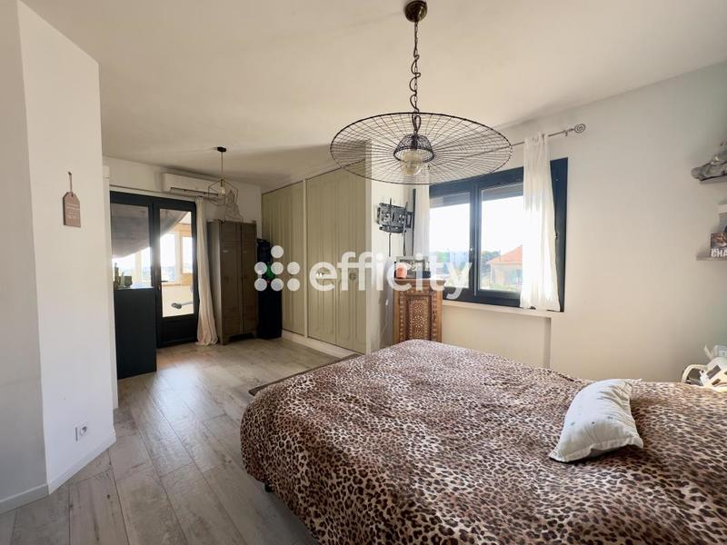 Villa - 267 m² - 11 pièces