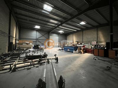 Local d'activité / Entrepôt - 1 550 m²