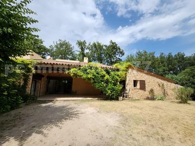 Villa - 271 m² - 8 pièces