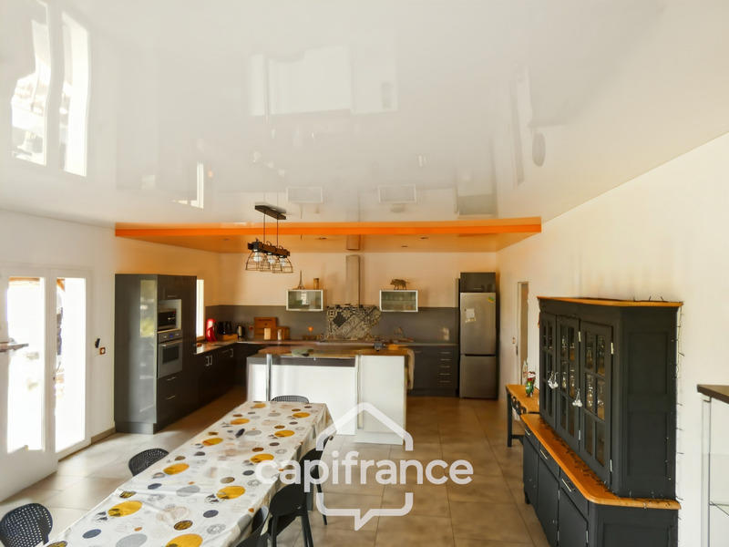 Maison - 209 m² - 11 pièces