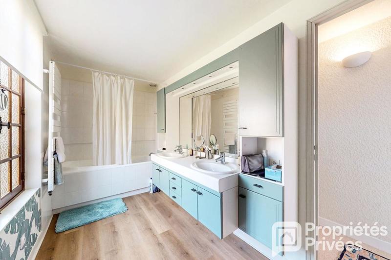 Maison - 331 m² - 11 pièces