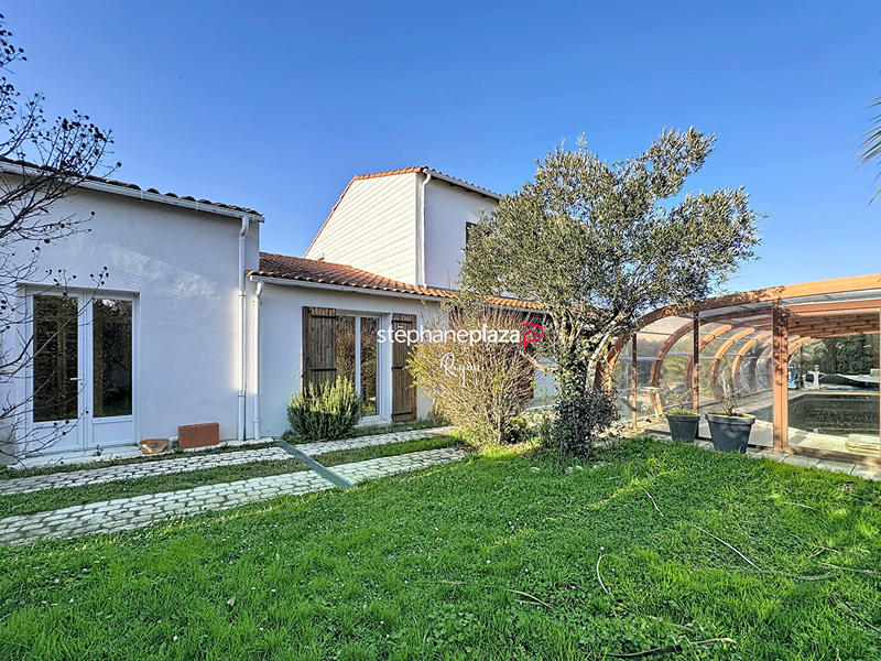 Maison - 215 m² - 11 pièces