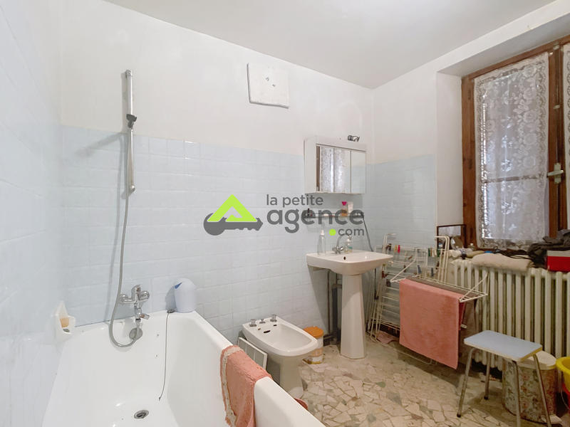 Propriété - 141 m² - 6 pièces