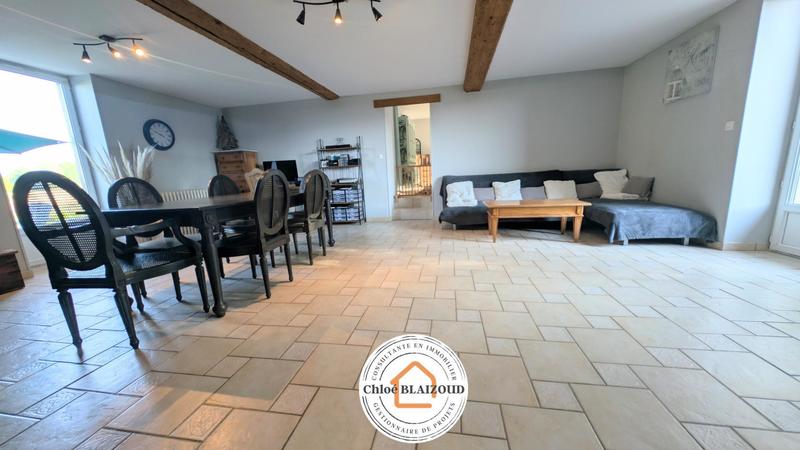 Maison - 239 m² - 7 pièces