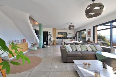 Villa - 147 m² - 6 pièces