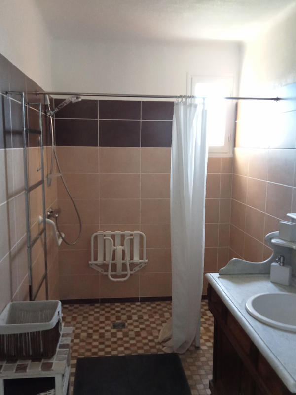 Mas - 230 m² - 14 pièces