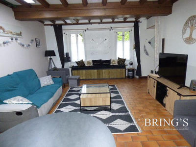 Maison - 222 m² - 8 pièces