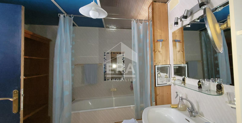 Maison - 770 m² - 7 pièces