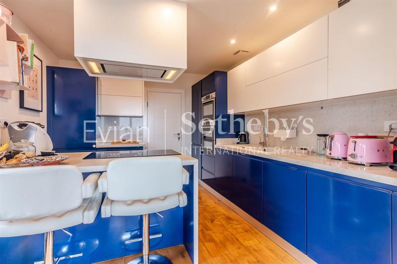 Maison - 230 m² - 6 pièces