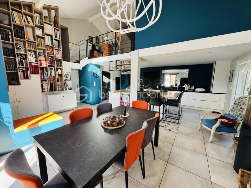 Maison - 210 m² - 7 pièces