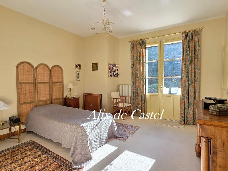 Maison - 275 m² - 9 pièces