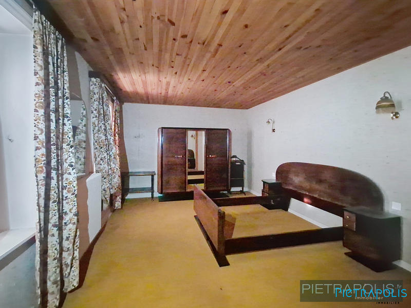 Maison - 242 m² - 8 pièces