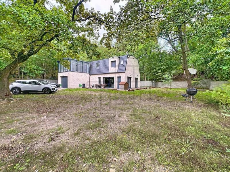 Maison - 260 m² - 10 pièces