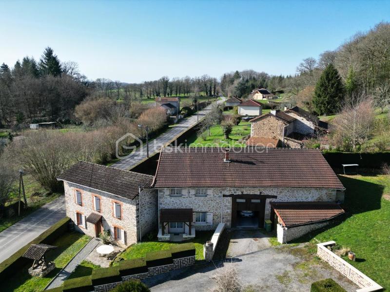 Maison - 212 m² - 9 pièces