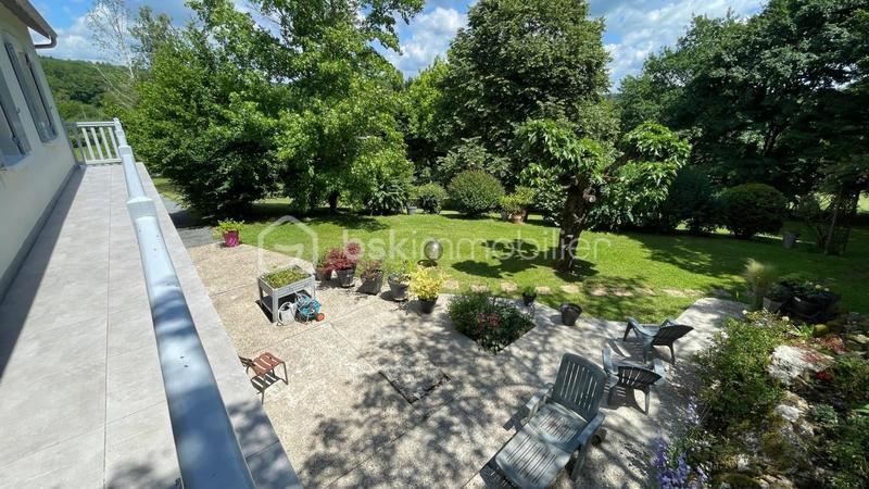 Propriété - 169 m² - 6 pièces