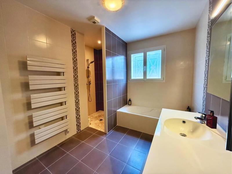 Villa - 219 m² - 7 pièces